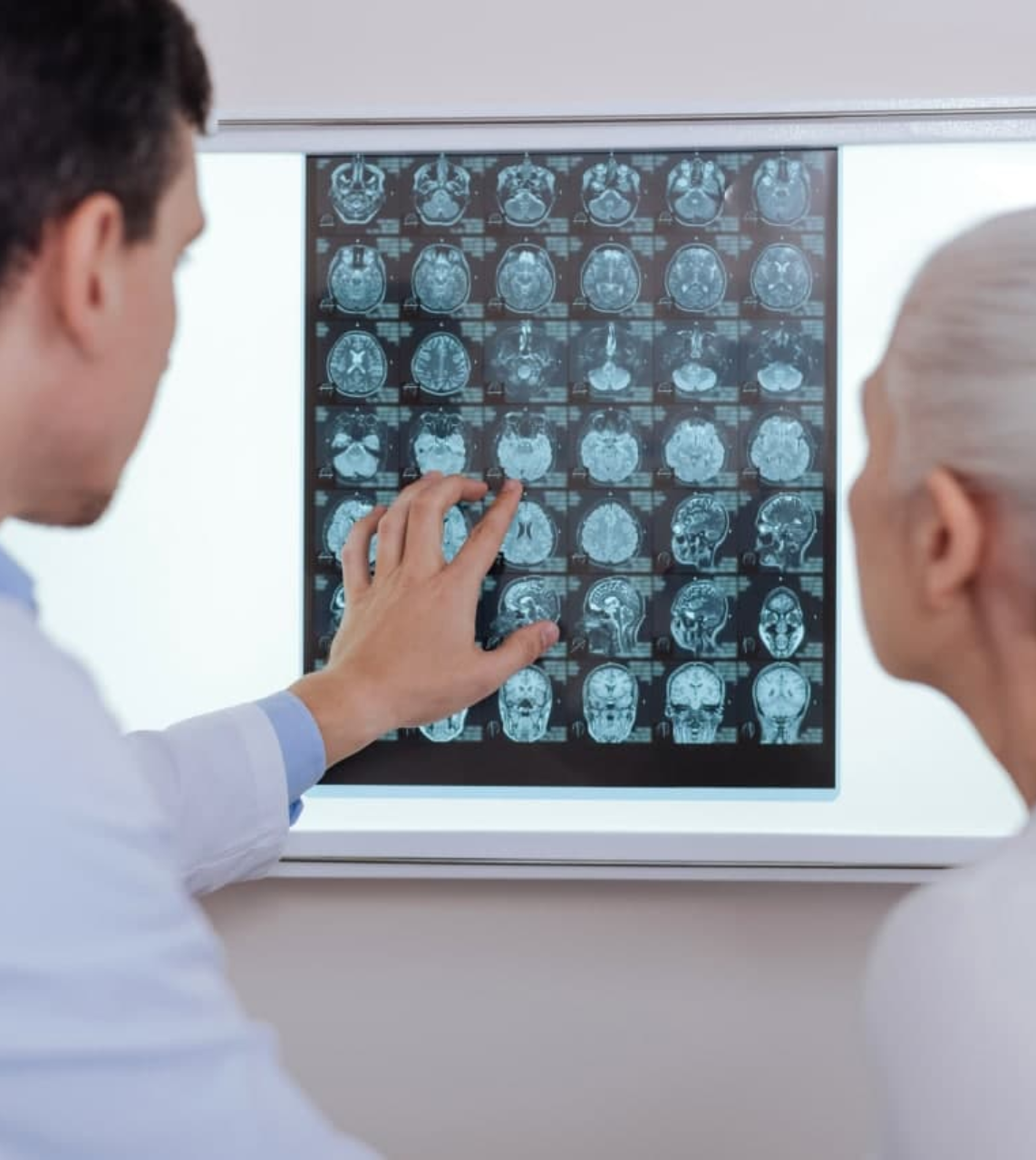 Жетілген әйелдер аяқтарын порно фотосуреттерін таратады